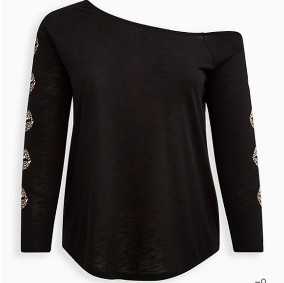 Torrid- off-shoulder tee - Picture 3 of 5